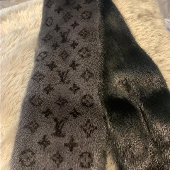 Louis Vuitton Echarp Monogram Reverse Mink Scarf - Picture 8 of 8
